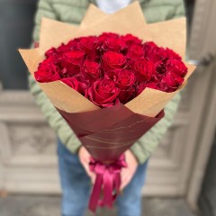 Bouquet of red roses 50 cm long in decorative paper